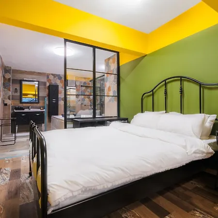 Flat W Jacuzzi And Backyard 6 Min To Kadikoy Coast Apartment Istanbul