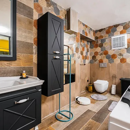 Flat W Jacuzzi And Backyard 6 Min To Kadikoy Coast *