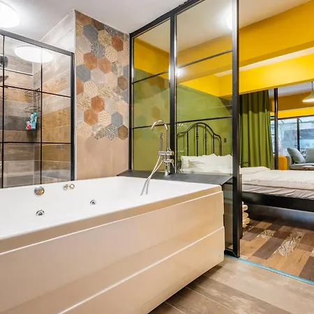 Flat W Jacuzzi And Backyard 6 Min To Kadikoy Coast