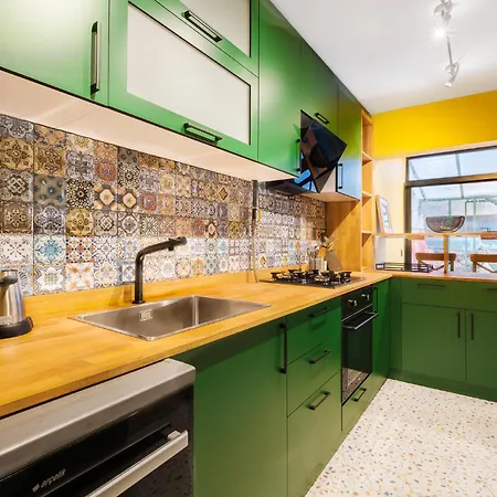 Flat W Jacuzzi And Backyard 6 Min To Kadikoy Coast Istanbul